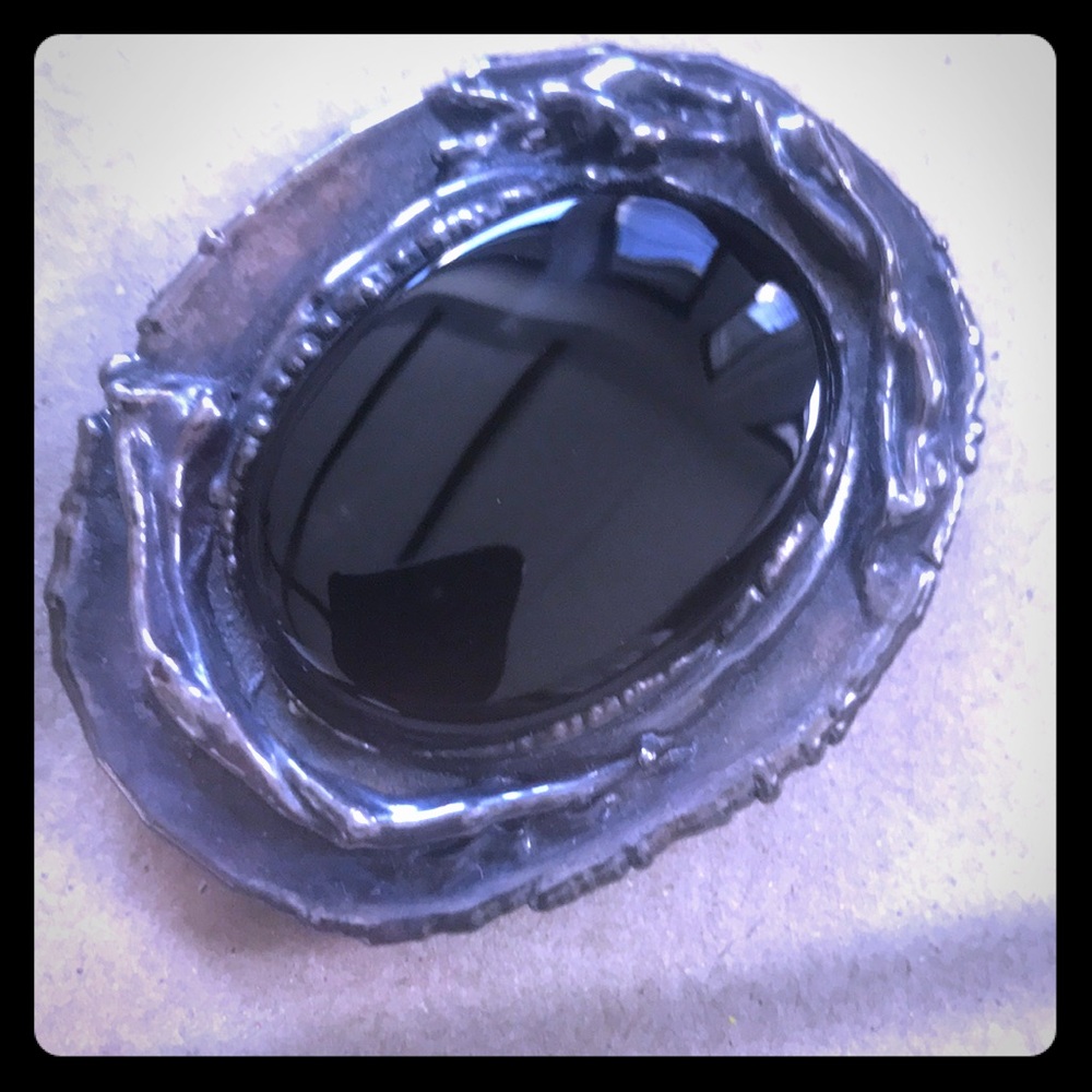 Brooch or pendant? Choice is yours.